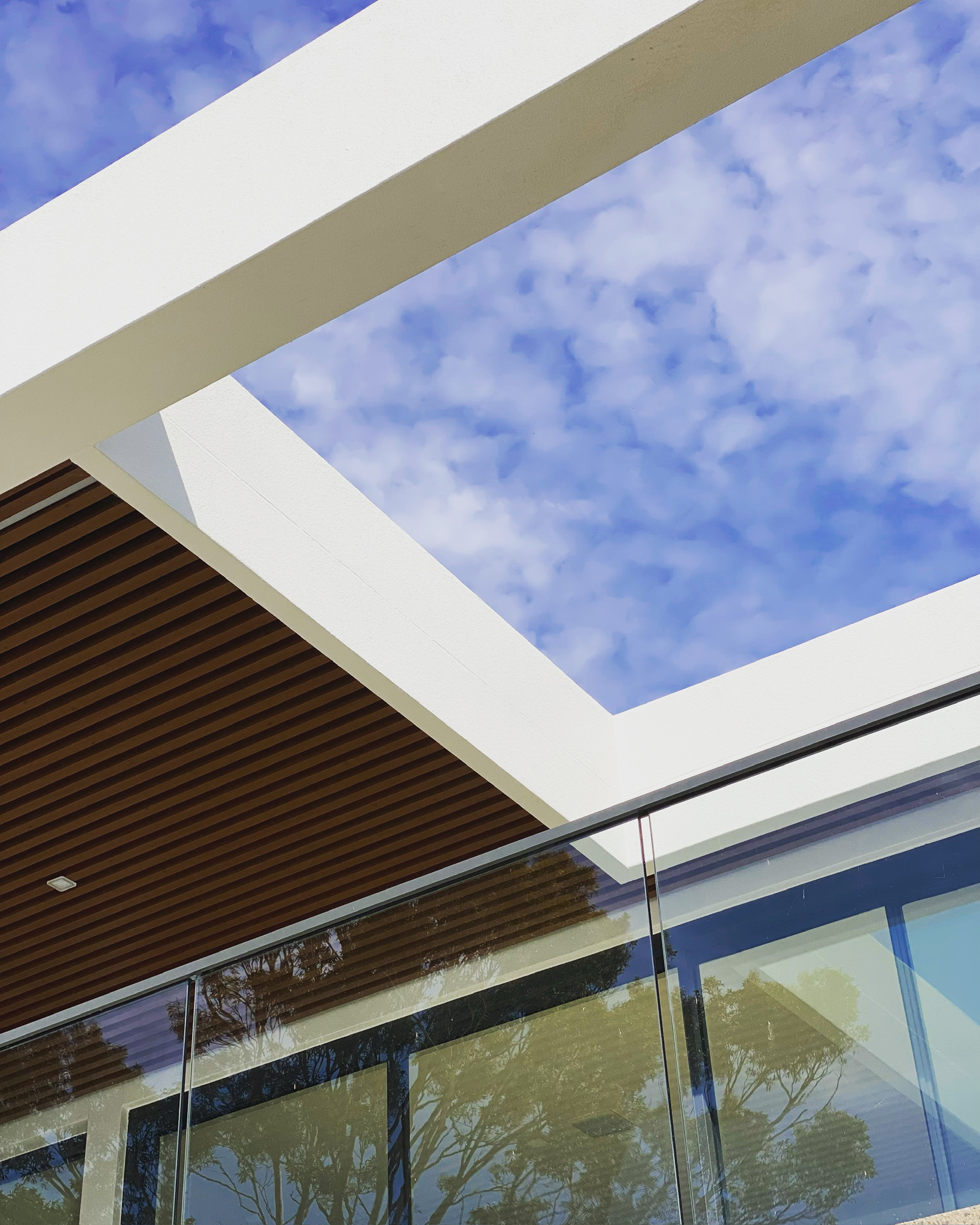 Harbourside Neutral Bay apartment block with freshly painted facade by ProLux